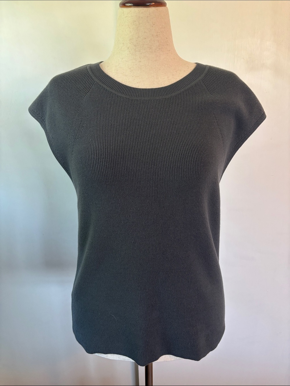Banana Republic Charcoal Crewneck Cap Sleeve Knit
